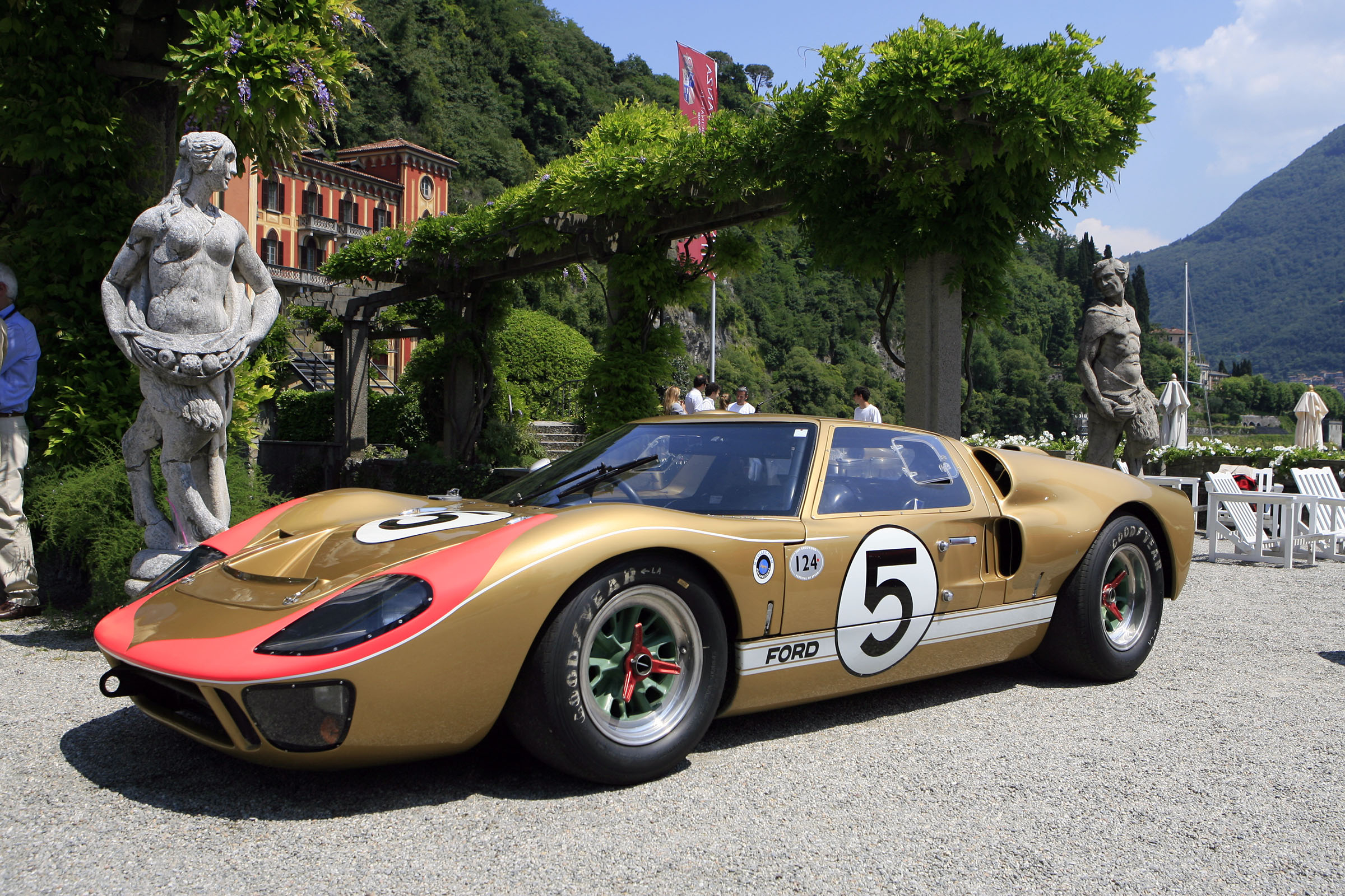 Class H -104 - Colour and Speed Post-War Racing Icons Ford GT40 MKII (1965)