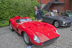 38 / Alois Ruf admires great machines and looks at the one of four Ferrari 335 S (1957) by Scaglietti / Concorso d'Eleganza Villa d'Este 2024.