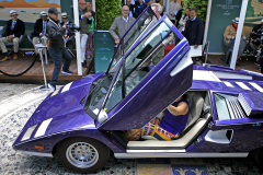 92 / Lamborghini - Countach Two Tone LP400 1976 Coupé, Bertone wins the TROFEO il Canto del Motore For the best engine sound by the Jury. For us as well the best matching dress code.