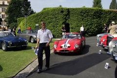 Before 10 am the cars are guided to their spot of fame