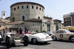 After the sealiing at the Piazza dello Loggia , cars are parked as well at Piazza Paolo IV -1000 Miglia Village for the exhibtion.