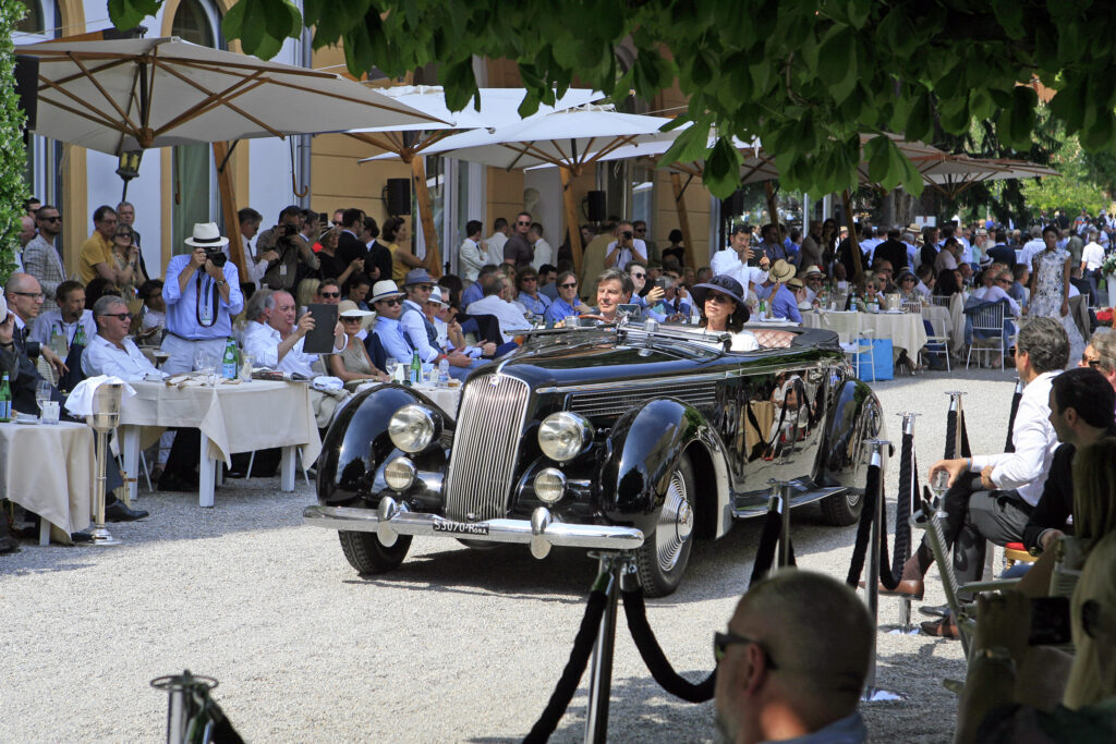 Saturday Moods – The parade featuring a Lancia Astura Serie III “Villa d’Este” gracefully moving along the lakeside gardens, embodying timeless Italian elegance at the Concorso d’Eleganza Villa d’Este 2018.
