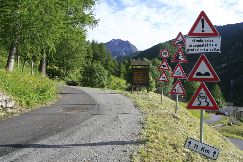 Our must drives for experienced and well travelled drivers to add to the Route des Grandes Alpes® #1. Expect some bad asphalt on the south climb.However the scenery is mind blowing. One of a kind.